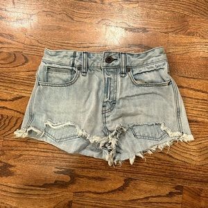 Free people size 24 low-rise jean shorts light wash